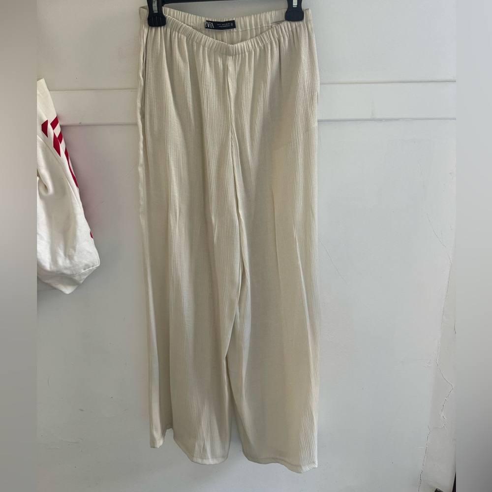 Zara cream wide leg trousers/pants in size small!